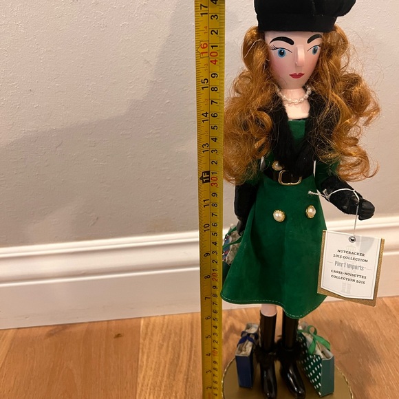 Pier 1 Imports Shopper Girl Nutcracker 2015 Green Coat Red Hair Holiday Figure - Picture 15 of 15